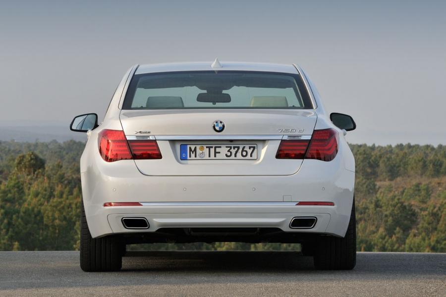  BMW 7-Series 2013 года  (фото 42 из 123)